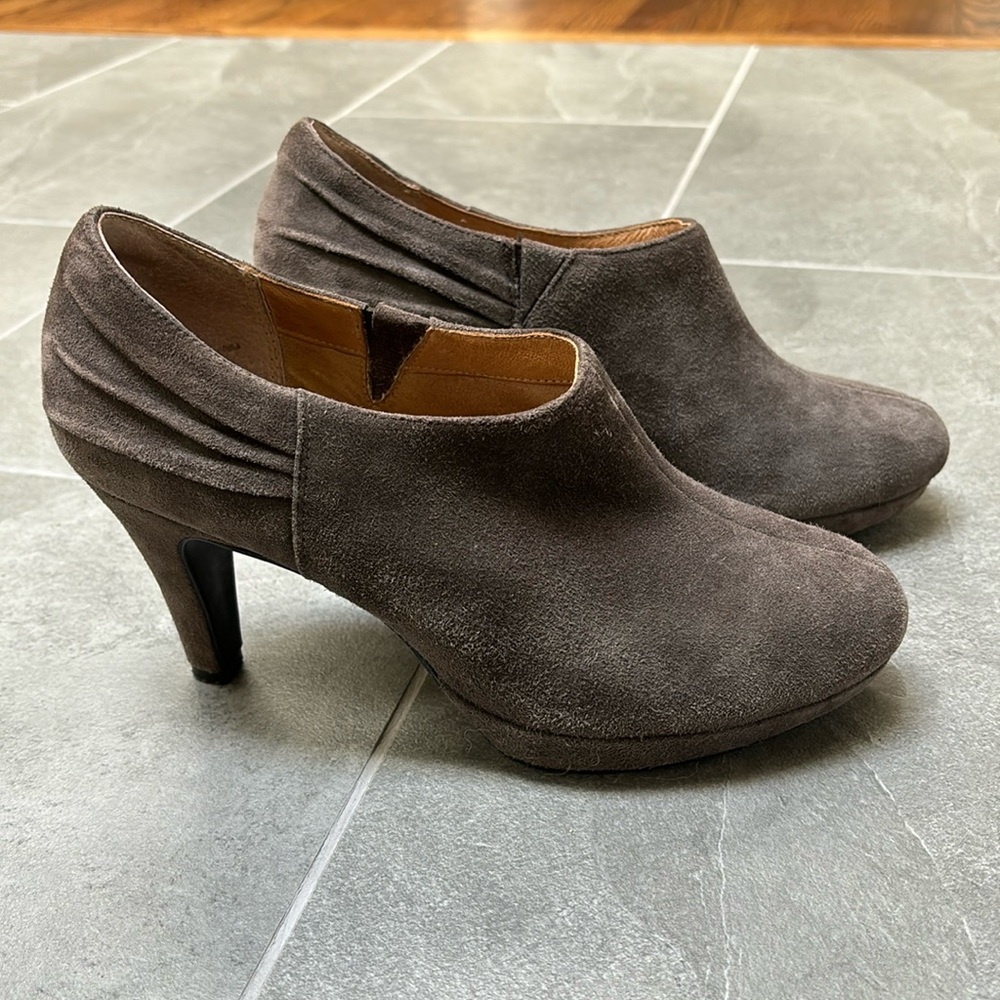 Clarks indigo Brown Suede Low Cut Boot